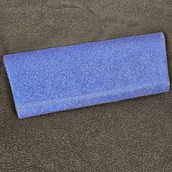 Glittery blue clutch / shoulder bag with silver accent in front & gold hardware - Picture 4 of 6